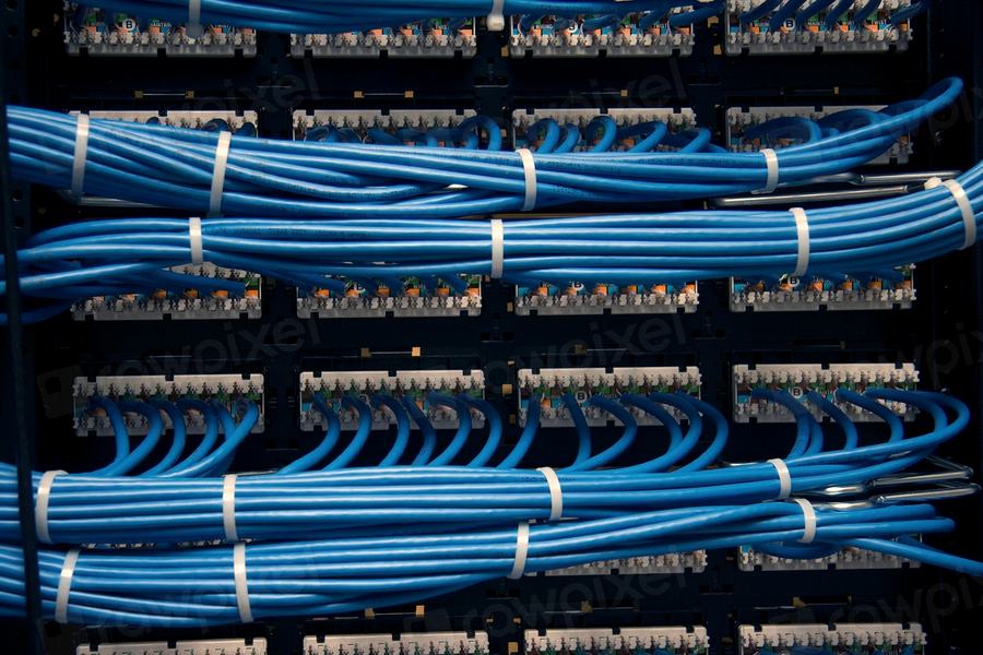 Network cabling in a data centre